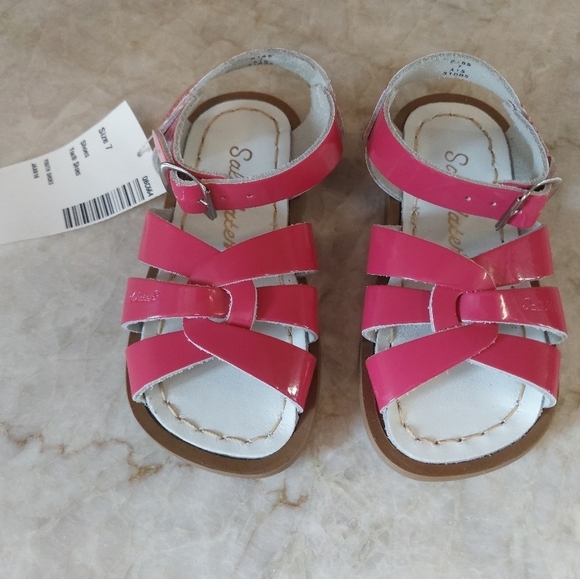 NWT Salt Water Fuchsia Shiny Sandals 💗 - Picture 2 of 6